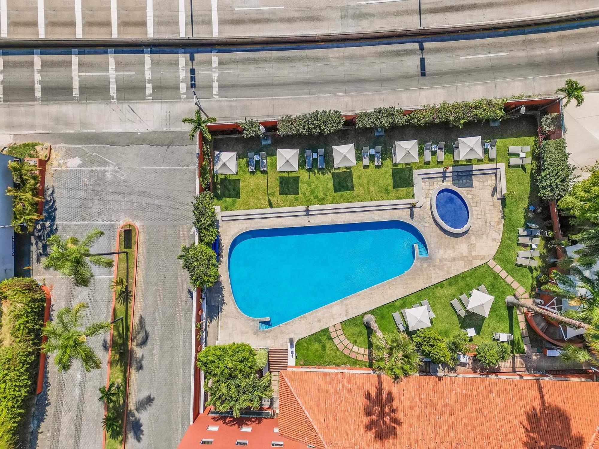 Fiesta Inn كويرنافاكا المظهر الخارجي الصورة